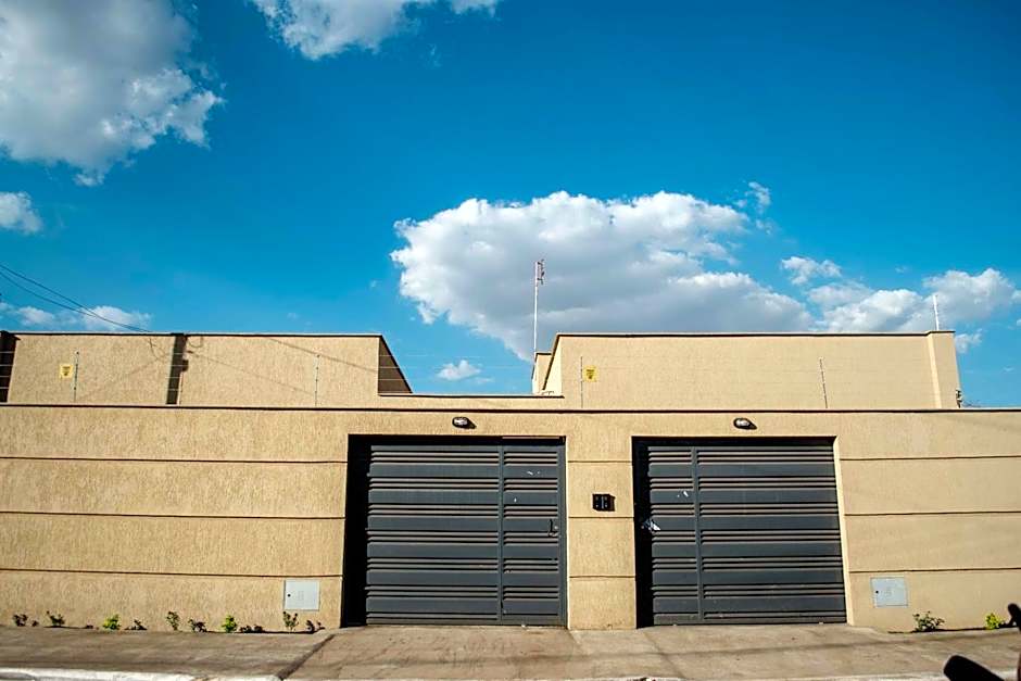 Casa com 2 Quartos e Varanda Gourmet