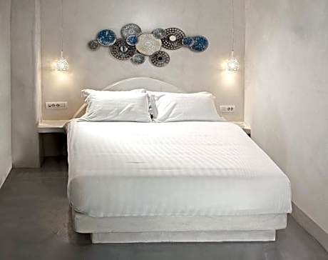 Cave Two-Bedroom Suite with Shared Terrace