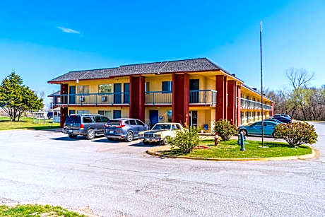 Castle Inn & Suites By OYO Chickasha