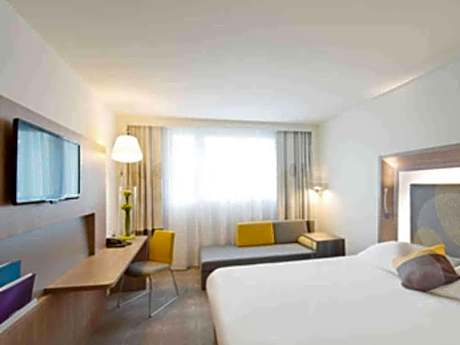 Superior Room with 1 queen-size with double sofa