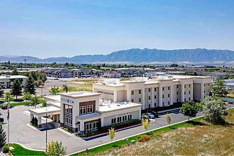Comfort Inn & Suites Logan Near University