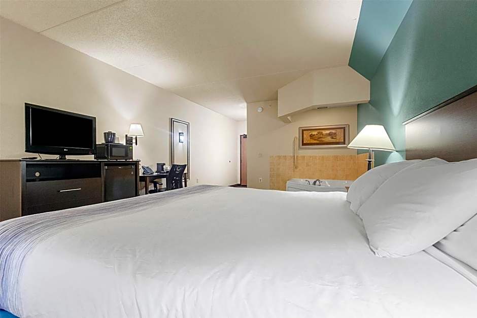 AmericInn by Wyndham Green Bay East