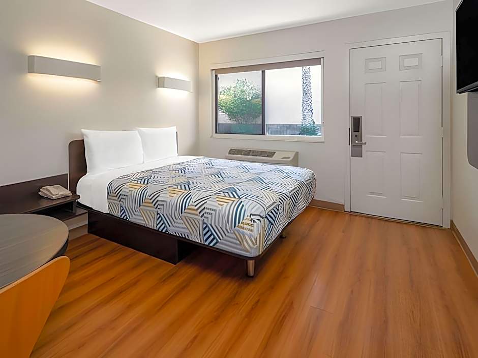 Motel 6-Santa Barbara, CA - State Street