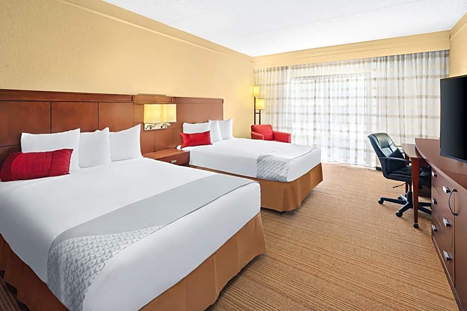 Super 8 by Wyndham Dallas Love Field Airport