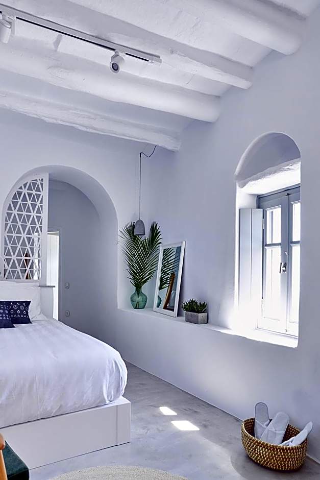 Living Theros Luxury Suites