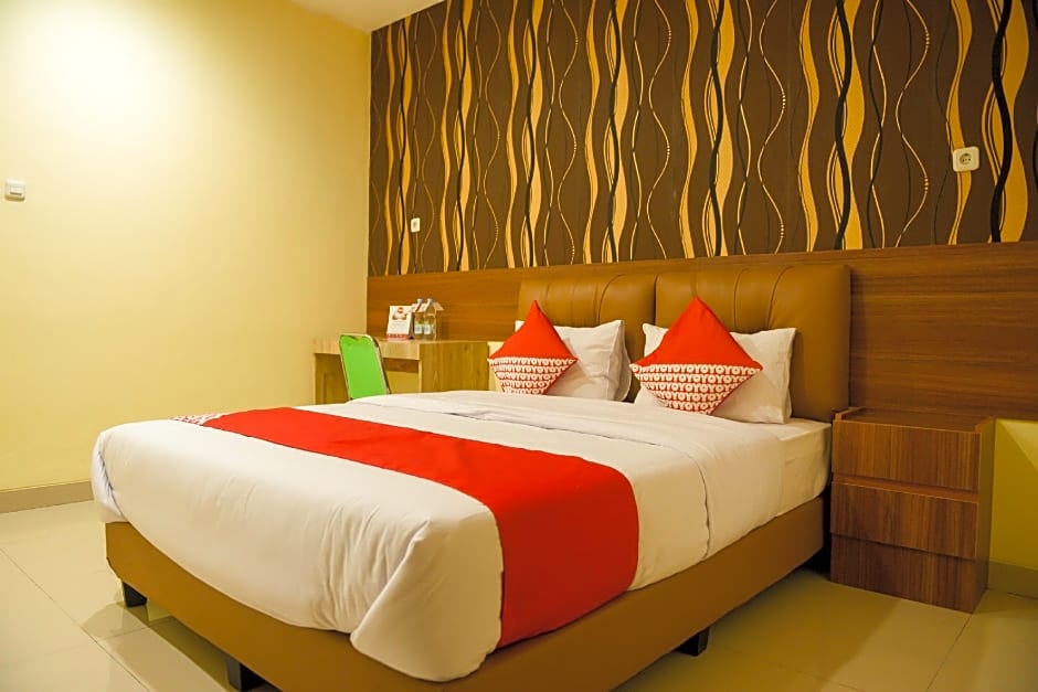 Vaccinated Staff - OYO 149 Alpha Kostel Syariah