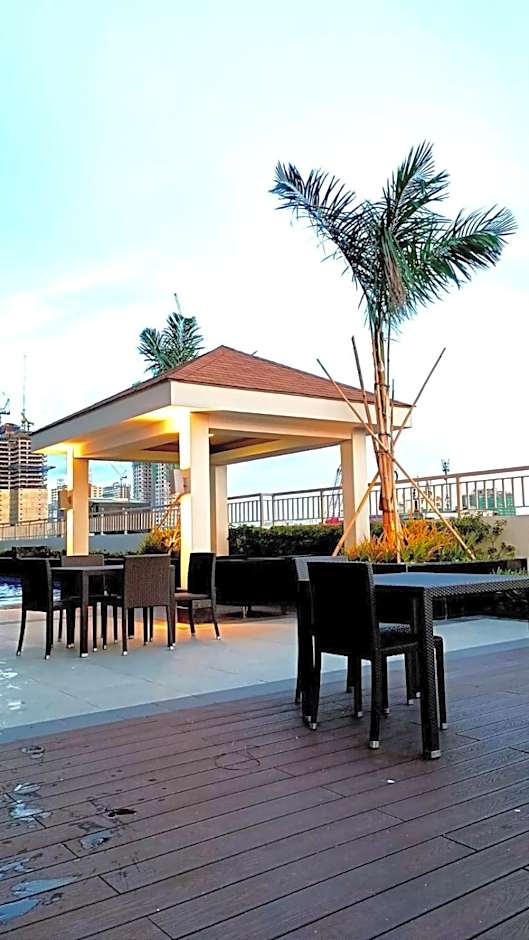 SMDC Coast Residences near PICC World Trade Center MOA