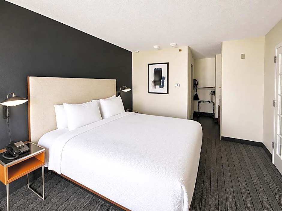 Courtyard by Marriott Houston Hobby Airport