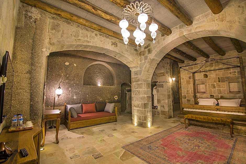 Hera Cave Suites