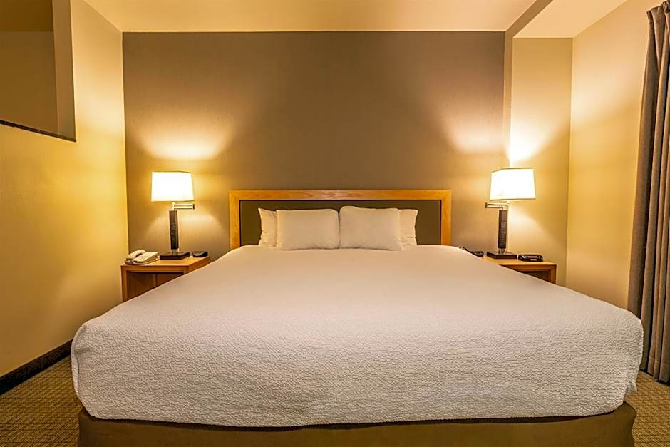 Foto 1 dari 3 — Junior 1 King Bed Suite