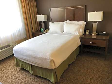 Standard Double Room with Roll-In Shower - Mobility Accessible