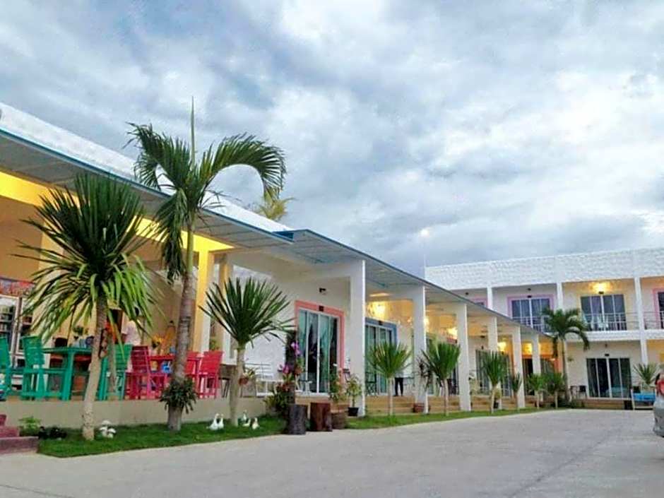 Baan Chom Jan Suan Phung