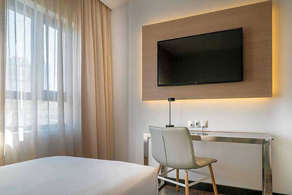 Hotel Cádiz Paseo del Mar Affiliated by Meliá