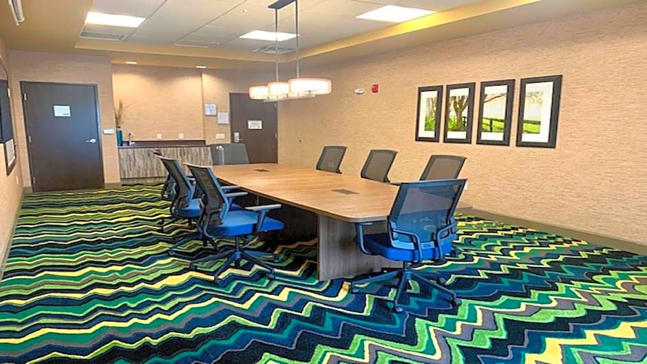 Holiday Inn Express & Suites Perry-National Fairground Area by IHG