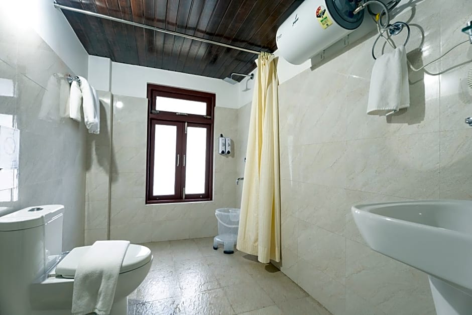 Summit Sherpa Mountain Hotel