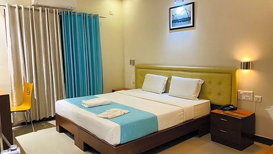 Metro Plaza Hotel by RAK Rooms
