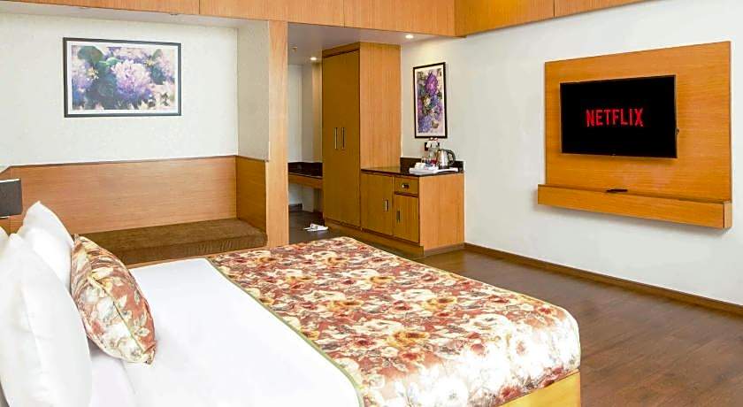 Summit Montana Suites & Spa at Mall