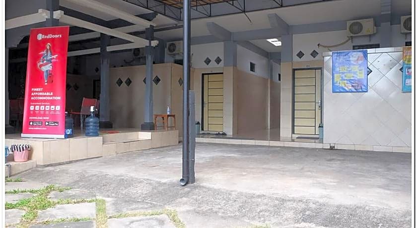 RedDoorz near Penimbangan Beach Singaraja