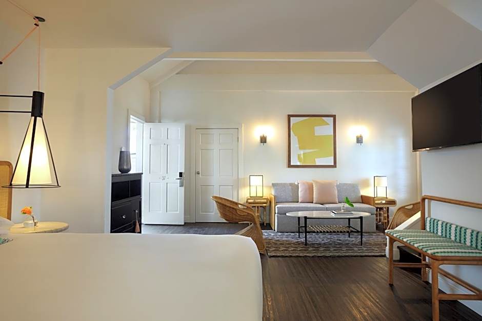 Lighthouse Hotel - Key West Historic Inns