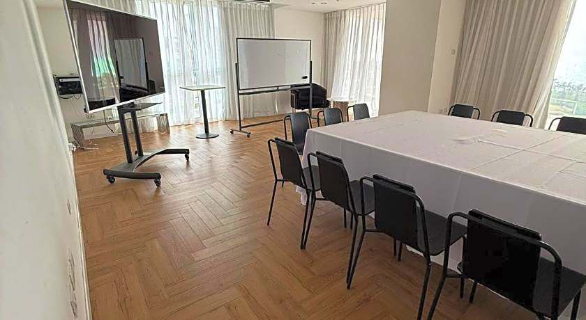 Island Suites Hotel