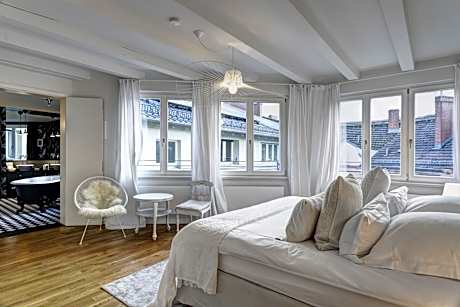 Three-Bedroom Penthouse with Rooftop Terrace