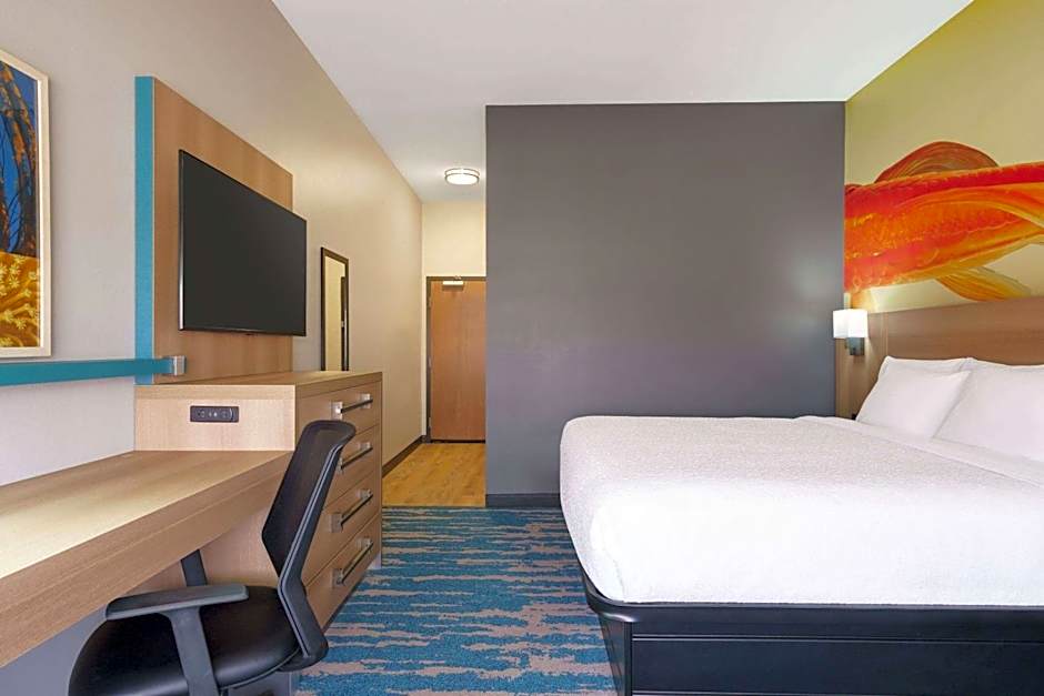 La Quinta Inn & Suites by Wyndham San Antonio Seaworld LAFB