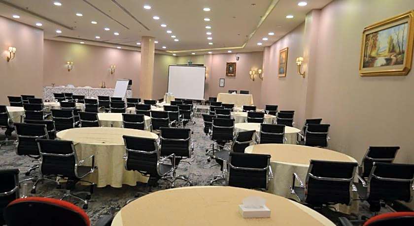 Golden Tulip Hail Hotel