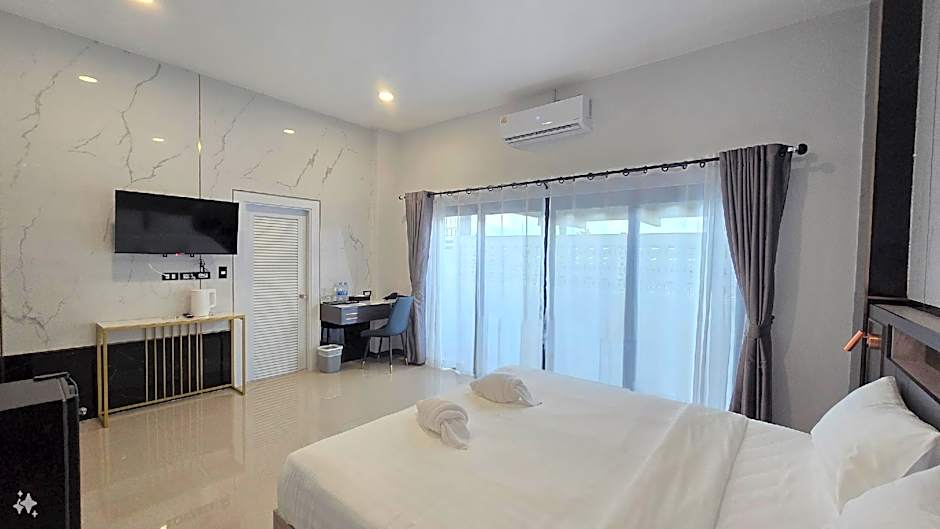 Smile Boutique at Saiyuan