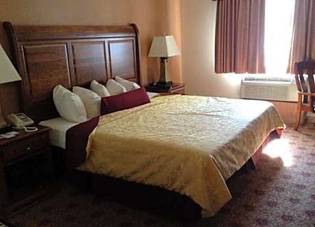 Deluxe Suite with Spa Bath