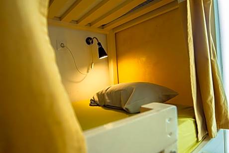 Bed in 7-Bed Female Dormitory Room with en-suite Bathroom