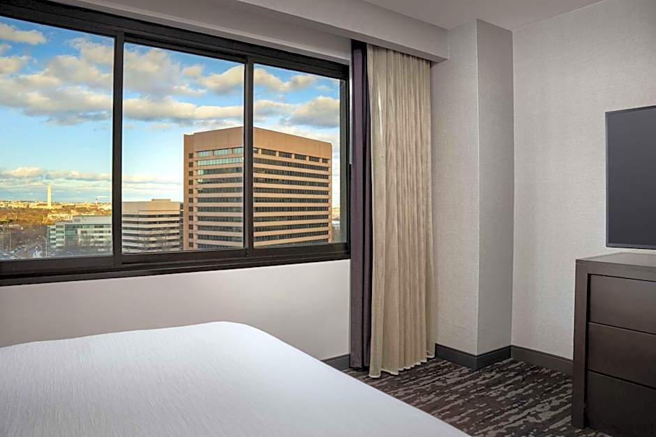 Embassy Suites By Hilton Crystal City - National Airport