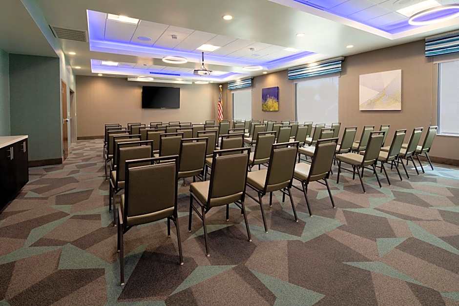 Hampton Inn By Hilton & Suites Gilroy, CA