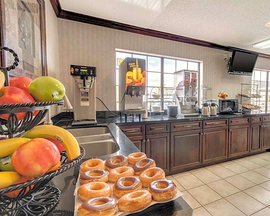 Econo Lodge Inn & Suites El Paso