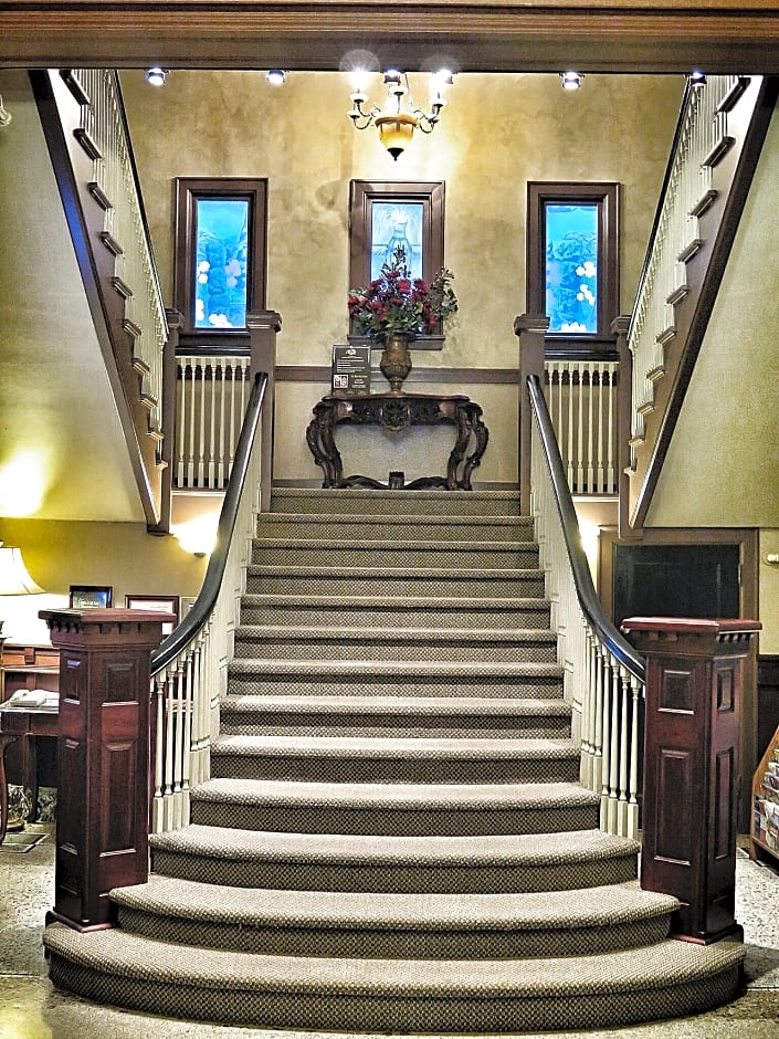 Marqueen Hotel