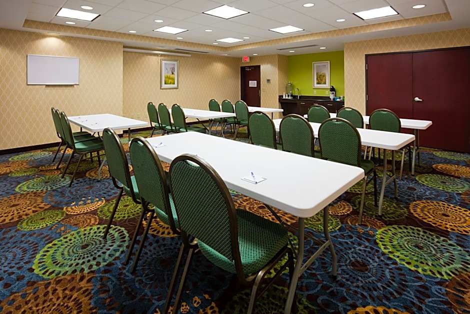 Holiday Inn Express Hotel and Suites Fort Dodge By IHG