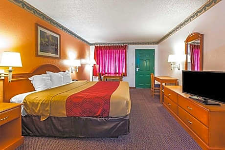 Econo Lodge Inn & Suites
