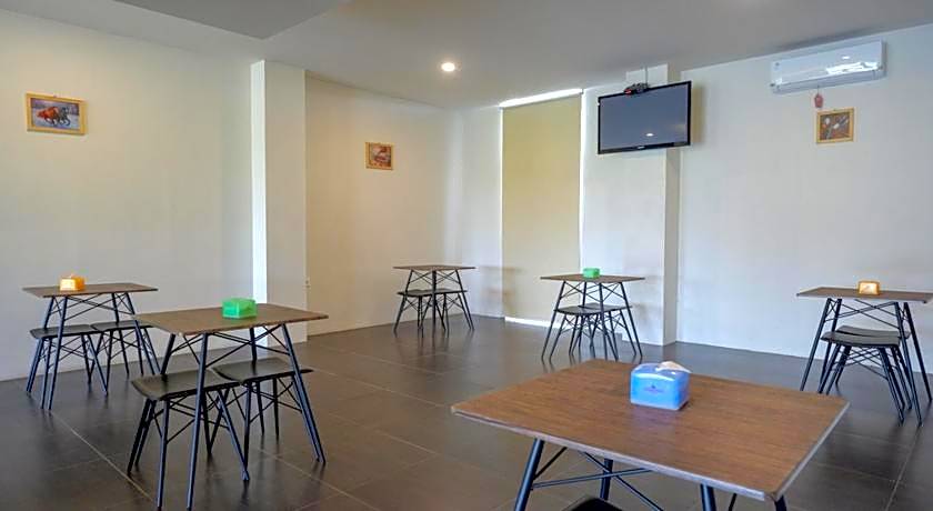 RedDoorz Plus near Solo Baru