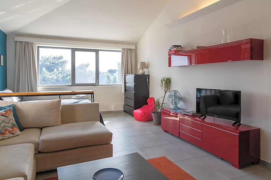 CHROMA Lodge Pikermi