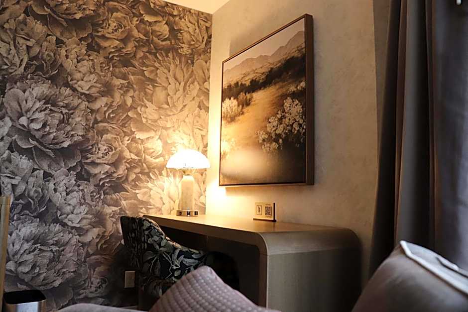 The Grove Hotel