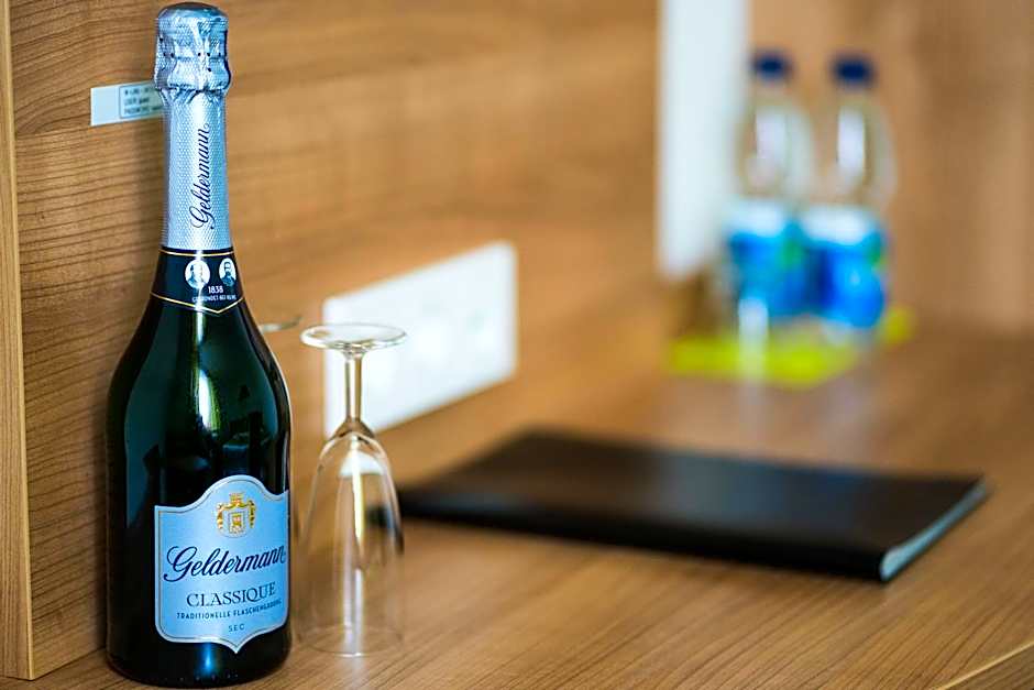 B&B Outlet Hotel - Metzingen - Bad Urach - Free Parking