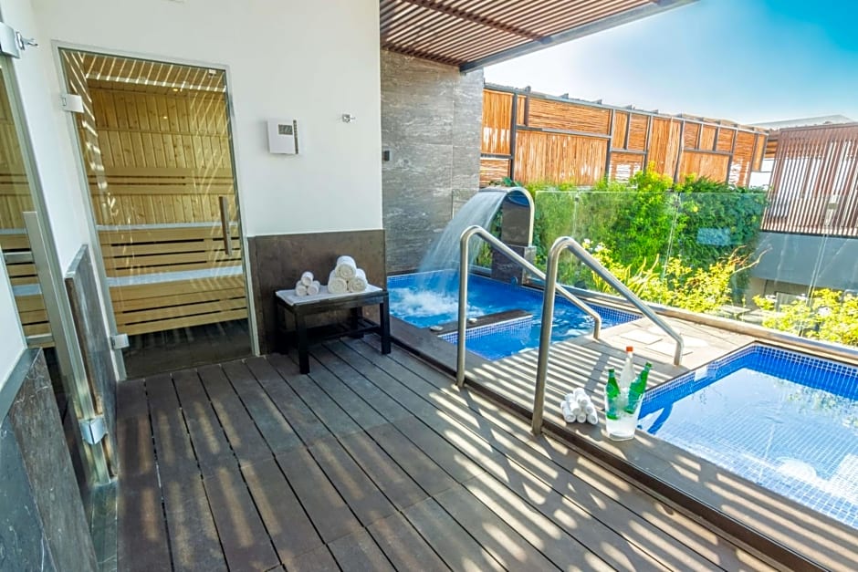 The Fives Downtown Hotel & Residences, Curio Collection by Hilton