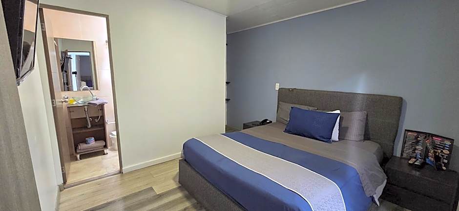 Stay Blue Hotel