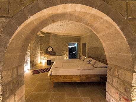 Gorkundere Family Cave Suite