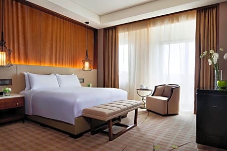 Deluxe Suite, 1 Bedroom 2 room Suite, 1 King, Resort view