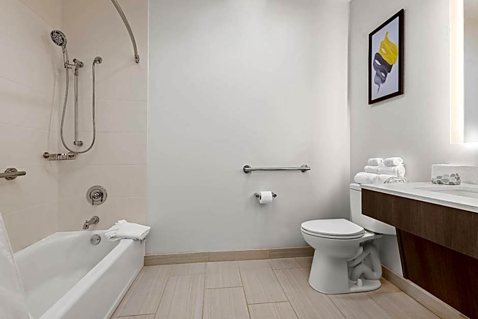 Comfort Inn & Suites River City Decatur