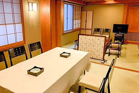 Japanese-Style Family Room with Shared Bathroom - Smoking