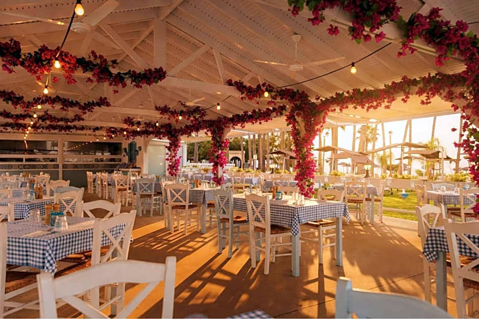 Cavo Maris Beach Hotel