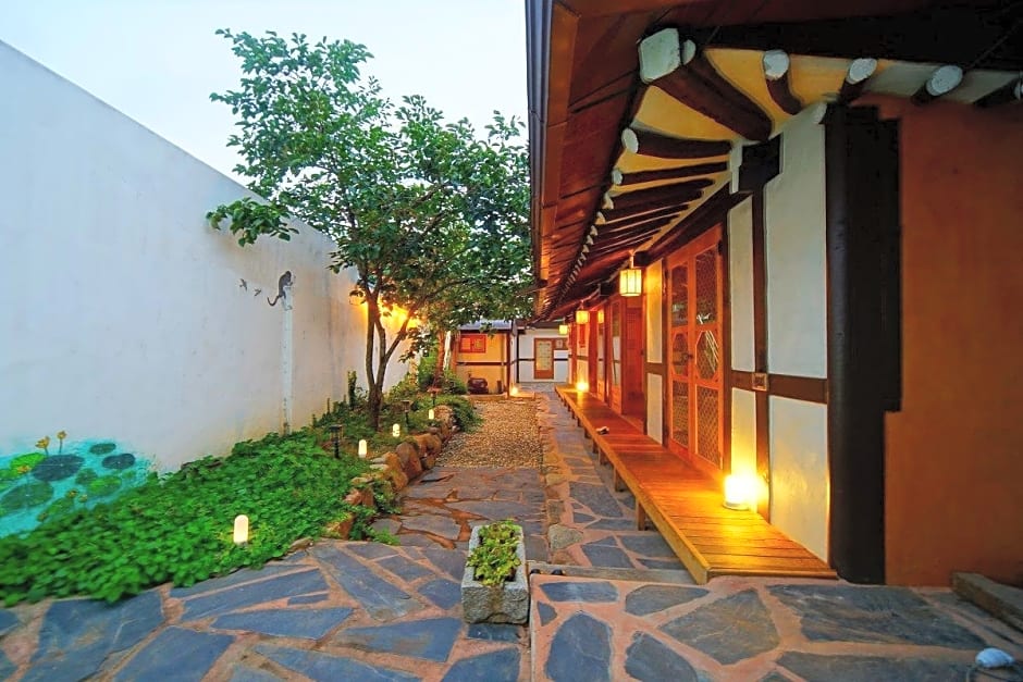 Jeonju Hongsi Hanok Guesthouse – Jeonju, MN