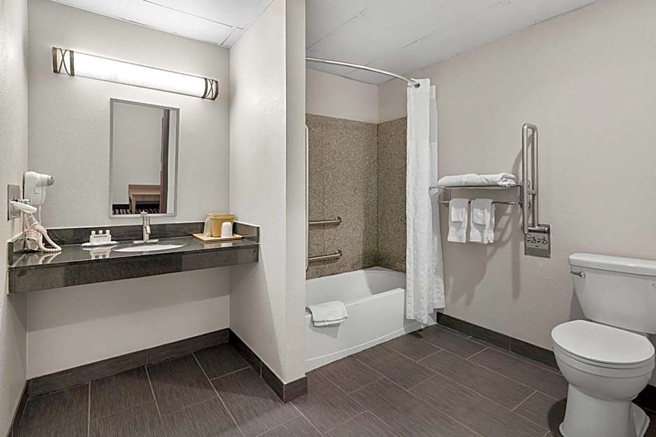 Quality Suites Stratford
