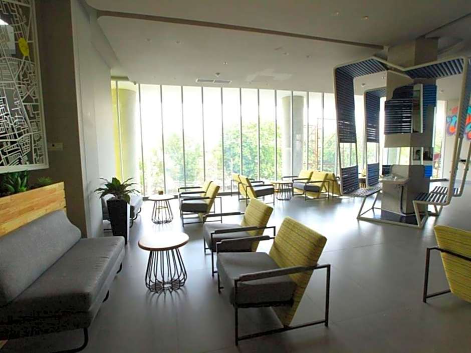 Yello Hotel Jemursari